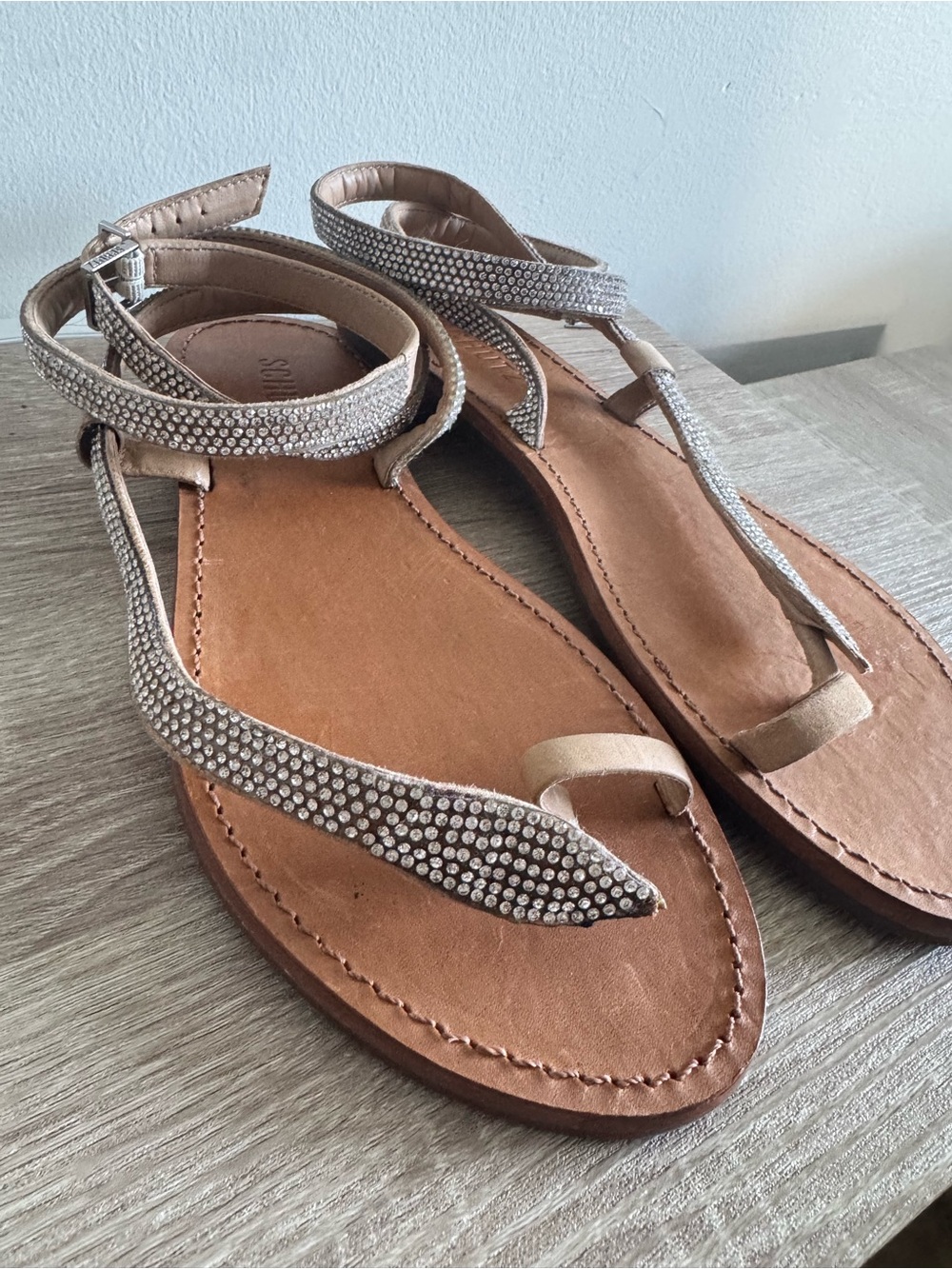 SCHUTZ Tan Crystal-Embellished Toe-Loop Sandals - Picture 2 of 6
